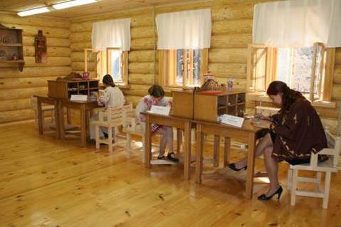 Опис: D:\ФОТО\КУРСЫ\мастерская-музей розписи в Городце.jpg